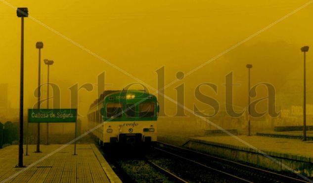 TREN SALIENDO  DE  LA  NIEBLA Viajes Color (Química)