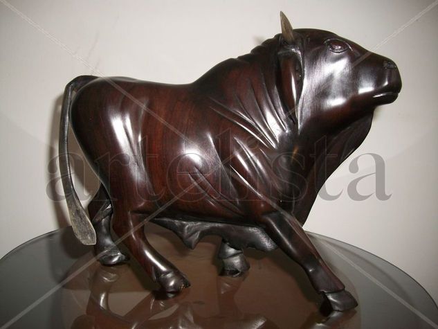 Toro de ebano Wood Figurative