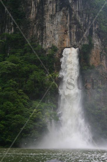 cascada pequeña Naturaleza Color (Digital)