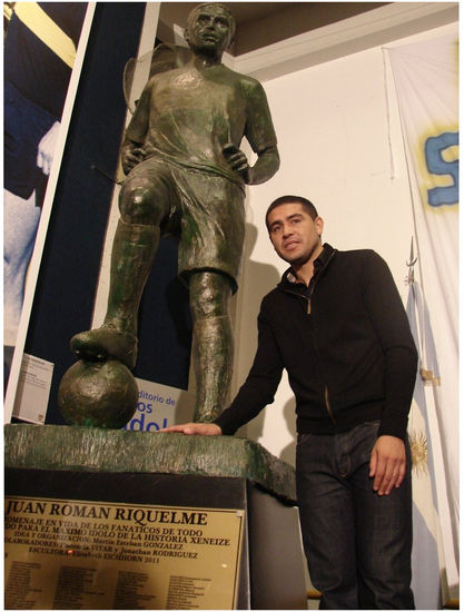 Monumento a Juan Román Riquelme Mixed Figurative