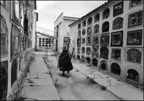 Bruja cementerio 