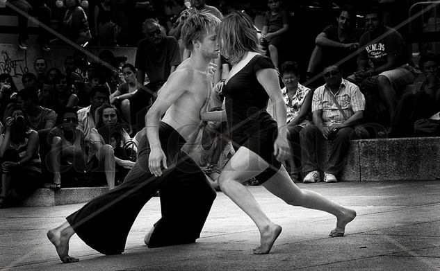 Danzando en la calle VI Photojournalism and Documentary Black and White (Digital)