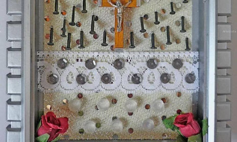 Vírgenes y Cruces kitsch