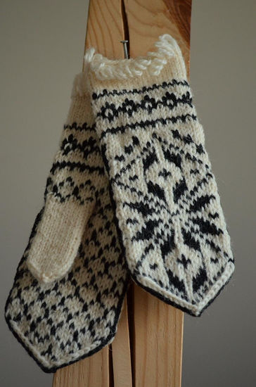 Woolen mittens with a script 