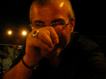 Maurizio fuera de todo