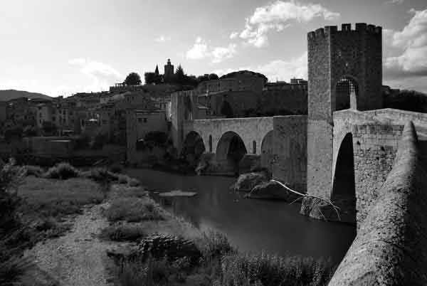 Besalú Travel Black and White (Digital)