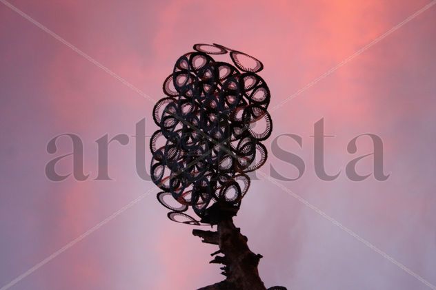 Detalle escultura.El jardín de los olivos milenarios.