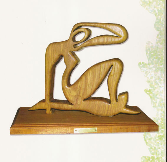 mujer sentada Wood Mixed