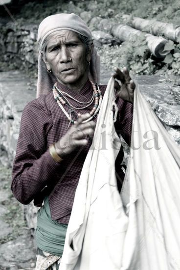 Mujer en Annapurna Travel Color (Digital)