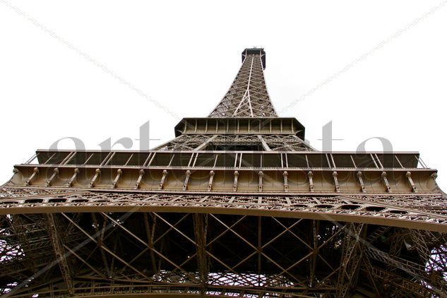 "Torre Eiffel " Architecture and Interiorism Color (Digital)