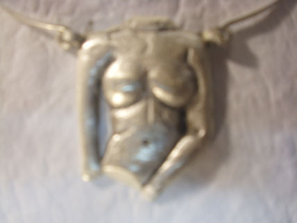 Torso colgante