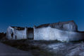 Caserón a la luz de la Luna