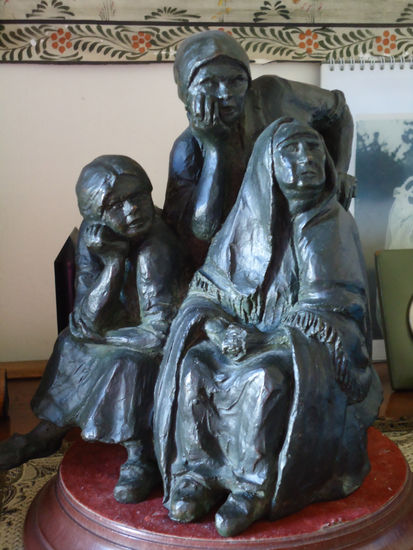 Tres generaciones Bronze Figurative