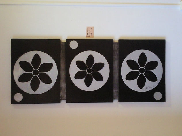 TRIPTICO FLORAL SILVER AND BLACK