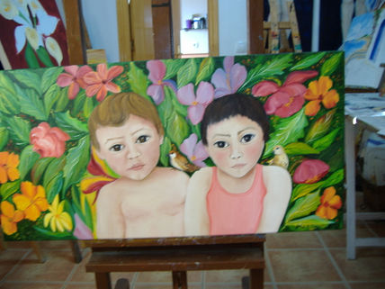 Niños entre flores