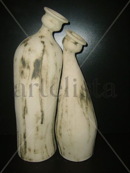 BESO EMBOTELLADO Pottery Figurative