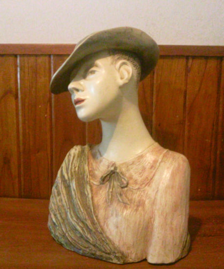 MUJER CON SOMBRERO Pottery Figurative