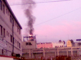 Cartel incendiado