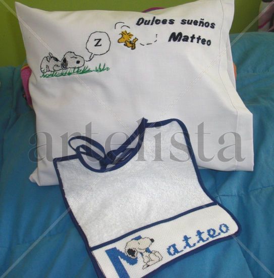 Pack para bebe (almohadita + baberito de Snoopy) 