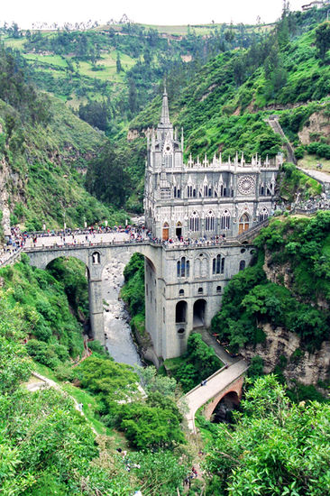 SANTUARIO DE LAS LAJAS NARIÑO Arquitectura e interiorismo Color (Digital)