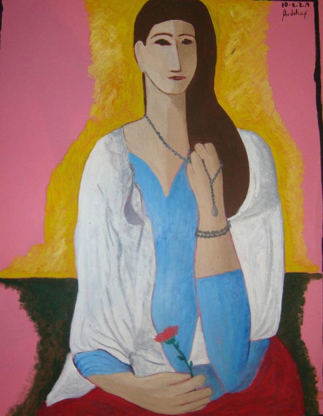 mujer con cadena y flor silvestre