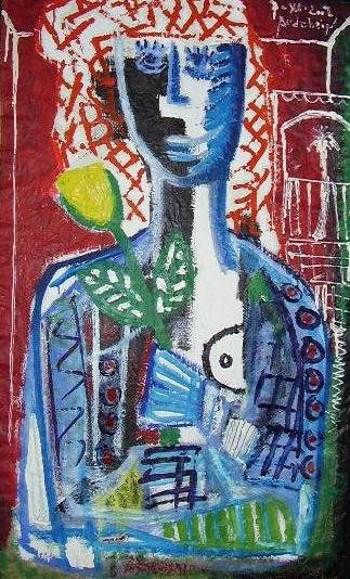 mujer y flor amarilla