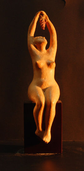 Desnudo con uvas Terracota Figurativa