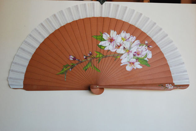 ABANICO CON ALMENDRO