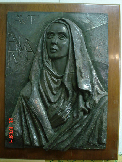 Ave María Terracotta Figurative