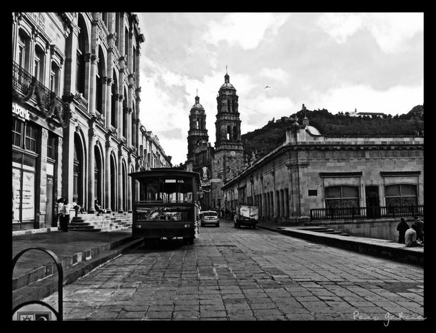 Magica Ciudad Arquitectura e interiorismo Blanco y Negro (Digital)