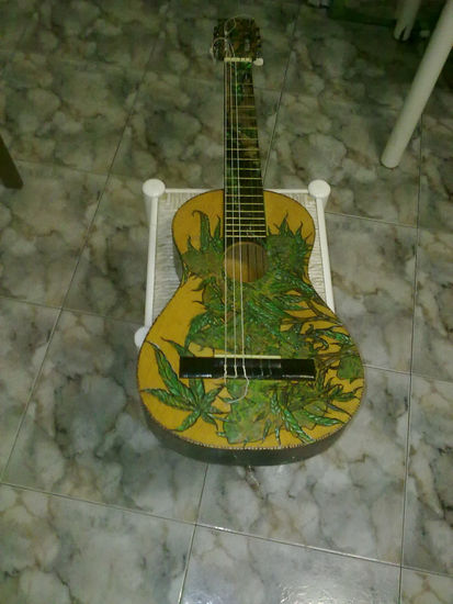 guitarra canabica Wood Figurative