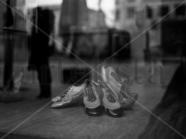 Escaparate con Zapatos Publicidad y moda Blanco y Negro (Digital)