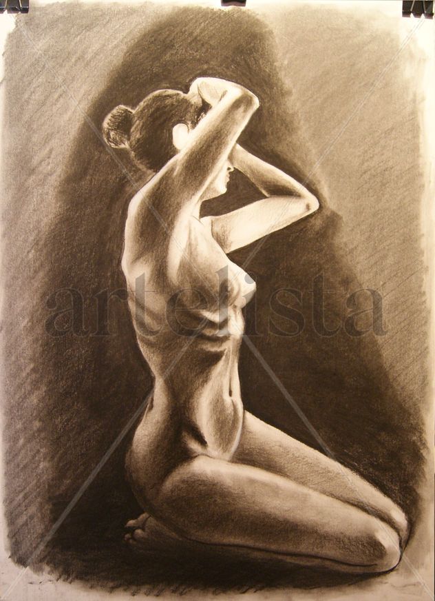 Desnudo Arrodillado y con los brazos levantados