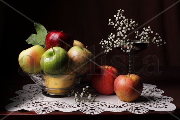 Bodegón de ocho manzanas