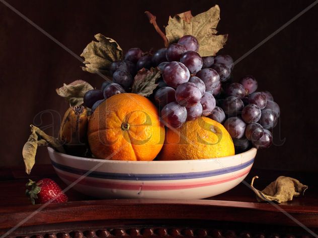Bodegón  de frutero de uvas y naranjas