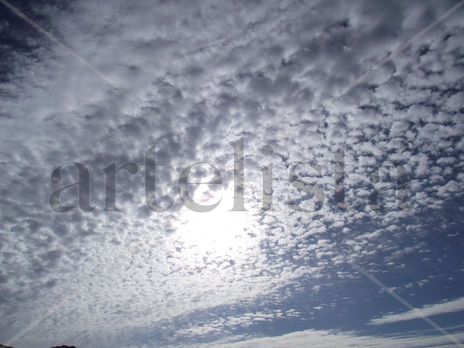 Luna entre nubes