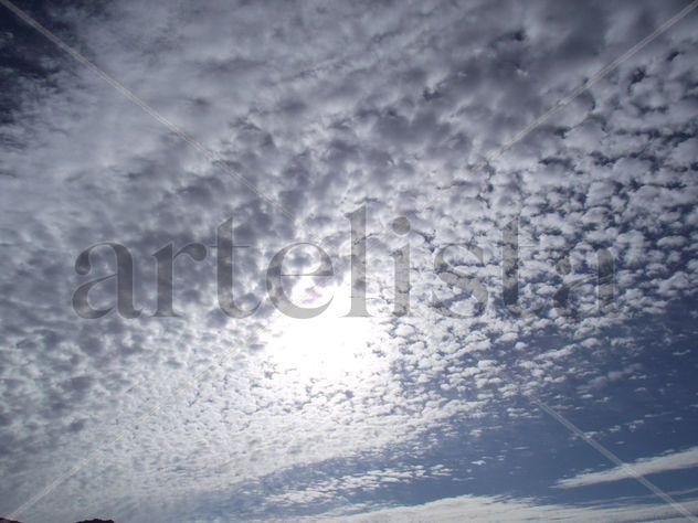 Luna entre nubes