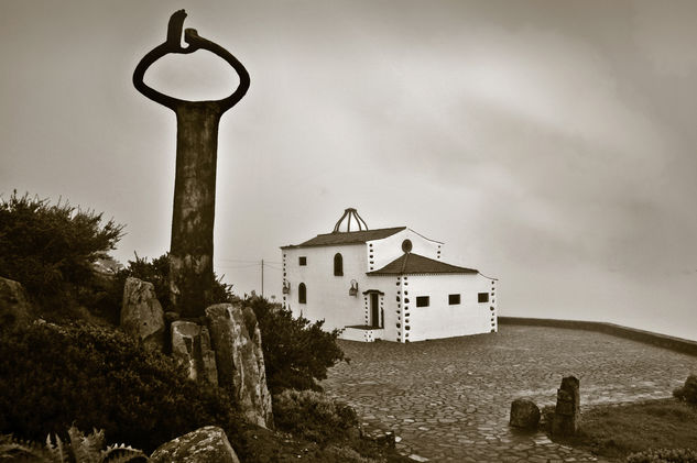 Monumento al silvo gomero Travel Black and White (Digital)