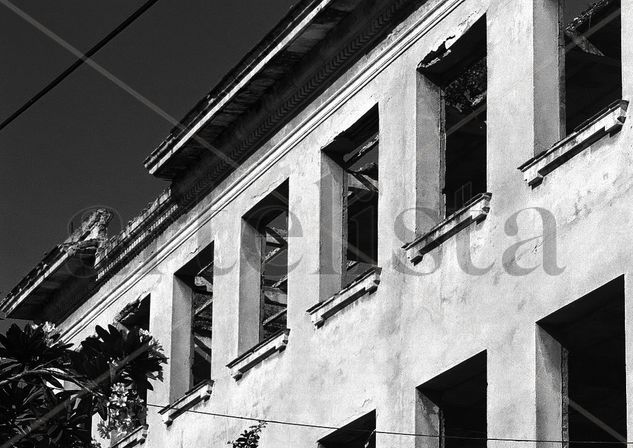 En busca de un techo Arquitectura e interiorismo Blanco y Negro (Digital)