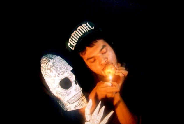 calavera con manzana
