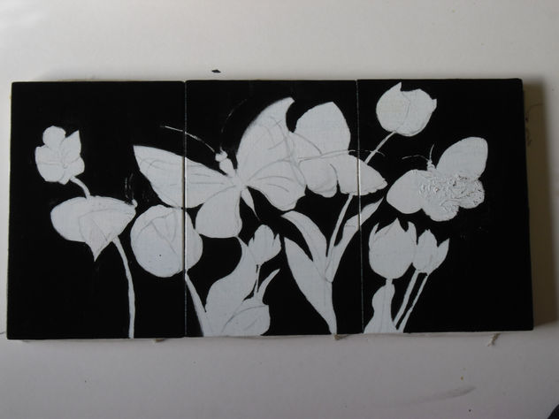 Mariposas y Flores en Blanco