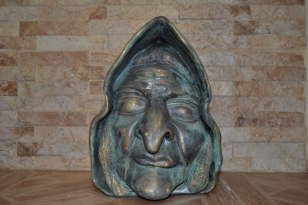 bruja de la tercera edad
