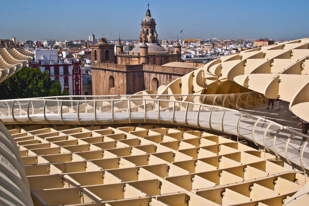 dos, Plaza de la Encarnación o de las setas en Sevilla ejemplo de integración Arquitectura e interiorismo Color (Digital)