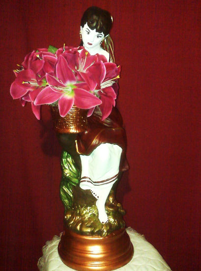 La Florista Pottery Figurative