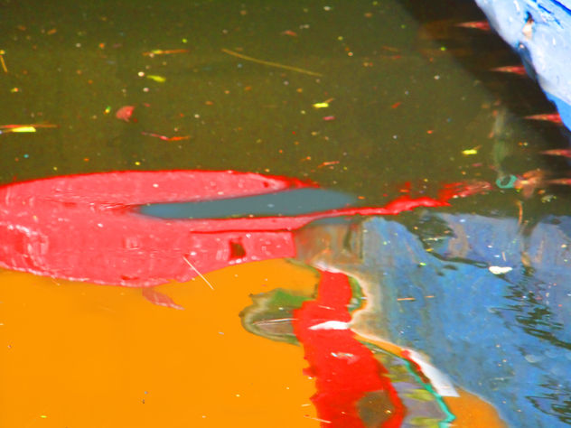 Colored Reflexiones in en old Canal -3-