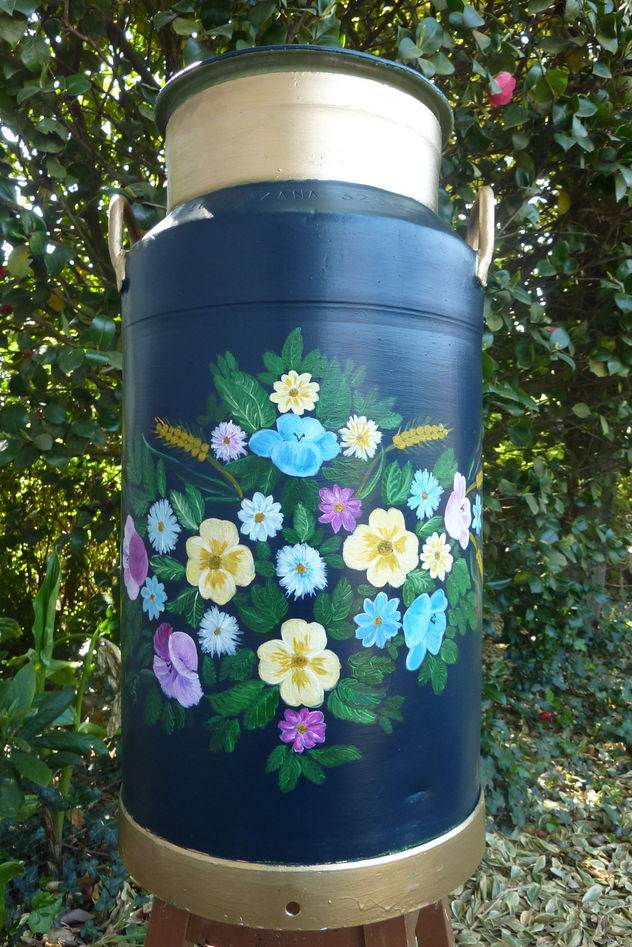 Lechera antigua pintada a mano