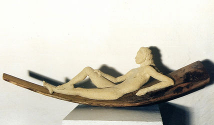 "Tumbada en la...