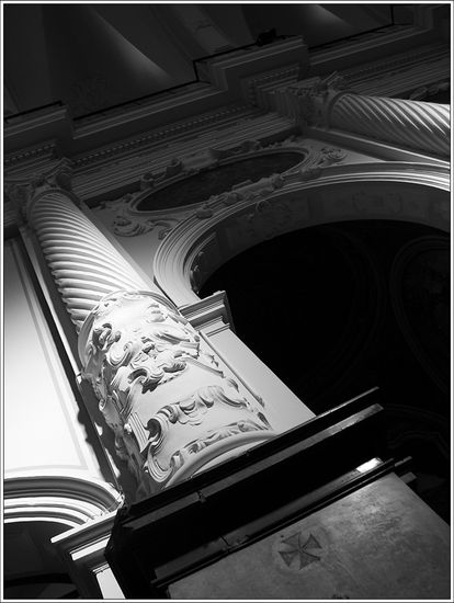 Columna Arquitectura e interiorismo Blanco y Negro (Digital)