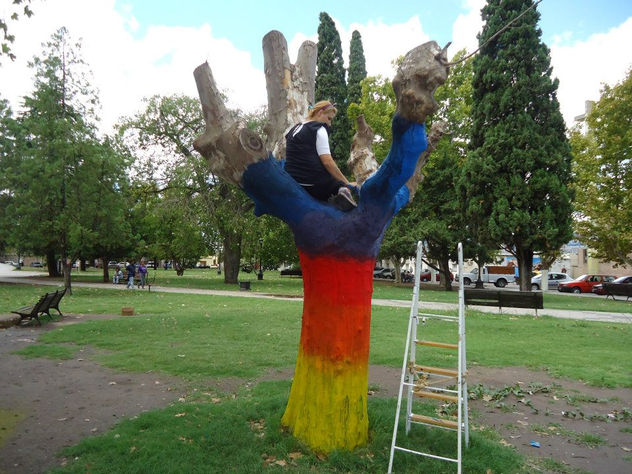 árbol seco pintado