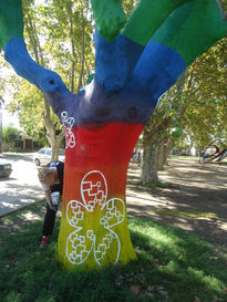 Árbol seco pintado